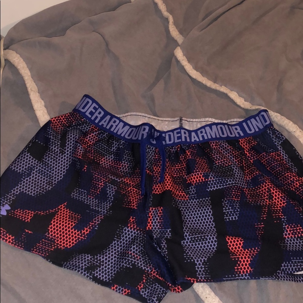 Under Armor gym shortS